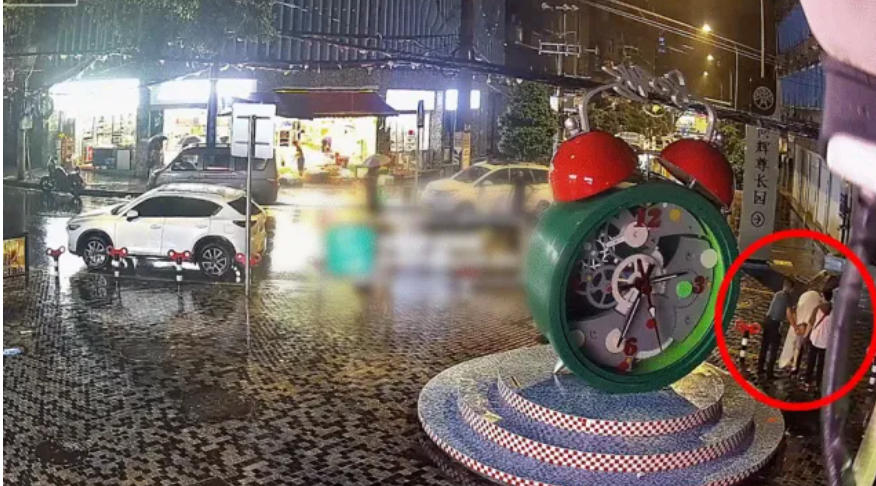 ▲“古佛组织”成员杨光聚会上突发疾病，延误救治后死亡，尸体被秘密送往殡仪馆火化（右下红圈）.jpg