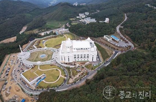 ▲京畿道加平郡“统一教”的“天苑宫”施工现场。原文配图.jpg ▲京畿道加平郡“统一教”的“天苑宫”施工现场。原文配图.jpg