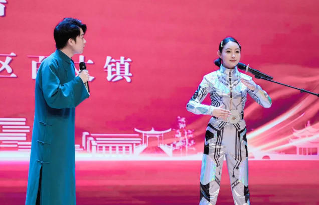 《这个搭档不对劲》相声表演.jpg