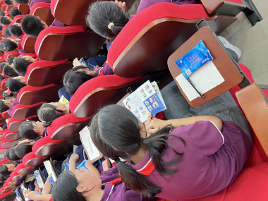 【集中宣传月】上海市宝山区顾村镇反邪教集中宣传进校园，上好开学第一课489.png