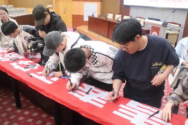 上海浦东新区高校反邪教联合宣传活动图片1.jpg 上海浦东新区高校反邪教联合宣传活动图片1.jpg