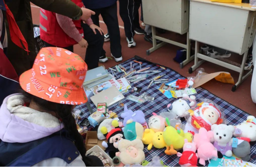 与逐梦少年共筑防线---杭州市拱墅区校园义卖集市变身反邪宣传新阵地210.png 与逐梦少年共筑防线---杭州市拱墅区校园义卖集市变身反邪宣传新阵地210.png
