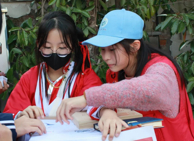 与逐梦少年共筑防线---杭州市拱墅区校园义卖集市变身反邪宣传新阵地417.png 与逐梦少年共筑防线---杭州市拱墅区校园义卖集市变身反邪宣传新阵地417.png