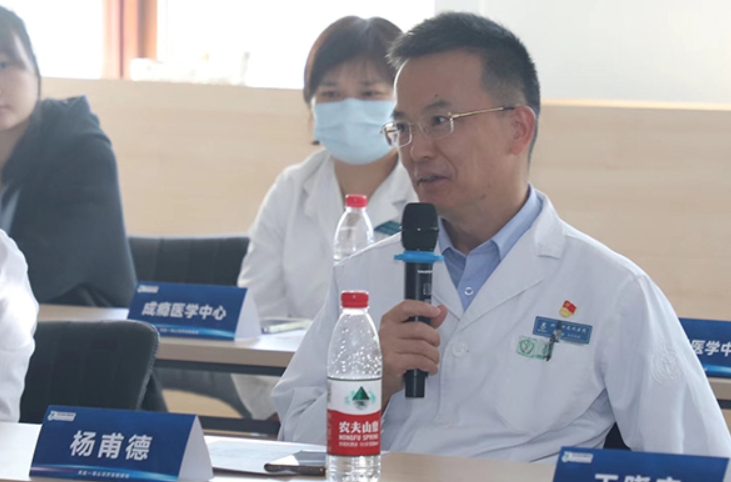 北京回龙观医院党委书记、北京心理危机研究与干预中心主任杨甫德.jpg 北京回龙观医院党委书记、北京心理危机研究与干预中心主任杨甫德.jpg