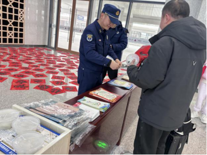 反对邪教扬正气+笔墨纸香送祝——浙江省绍兴嵊州市三界镇举办“时代风尚，墨韵清风”反邪教书法下基层活动505.png