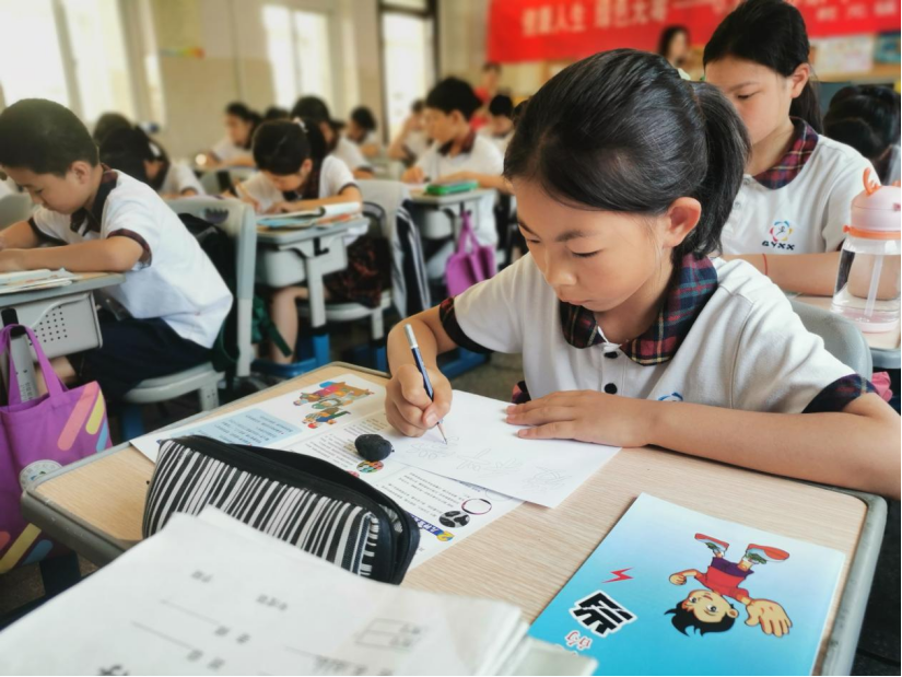 反邪宣讲进校园，筑牢反邪“安全线”——德清稿6.10508.png