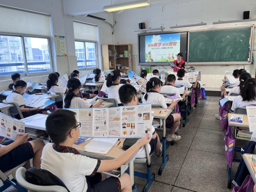 反邪宣讲进校园，筑牢反邪“安全线”——德清稿6.10631.png