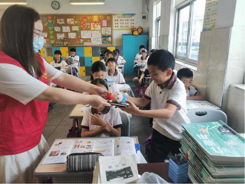 反邪宣讲进校园，筑牢反邪“安全线”——德清稿6.10689.png