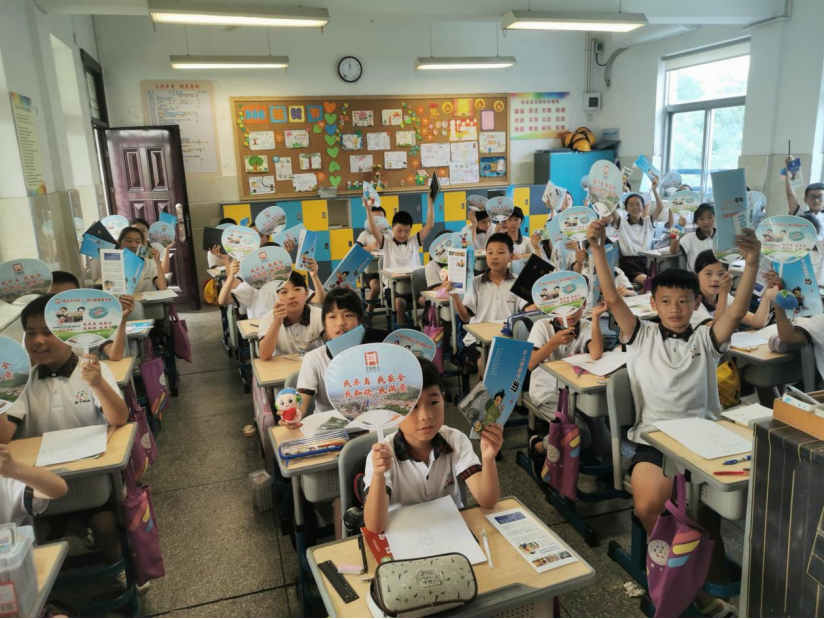 反邪宣讲进校园，筑牢反邪“安全线”——德清稿6.10859.png