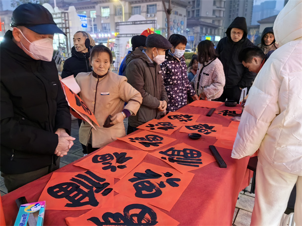 图片1开展“驱走邪气送祝福、浓浓福气过大年”宣传活动.jpg 图片1开展“驱走邪气送祝福、浓浓福气过大年”宣传活动.jpg