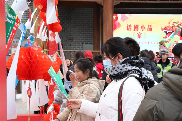 图片2安徽省淮北市：龙腾华夏闹元宵，喜猜灯谜助反邪.jpg