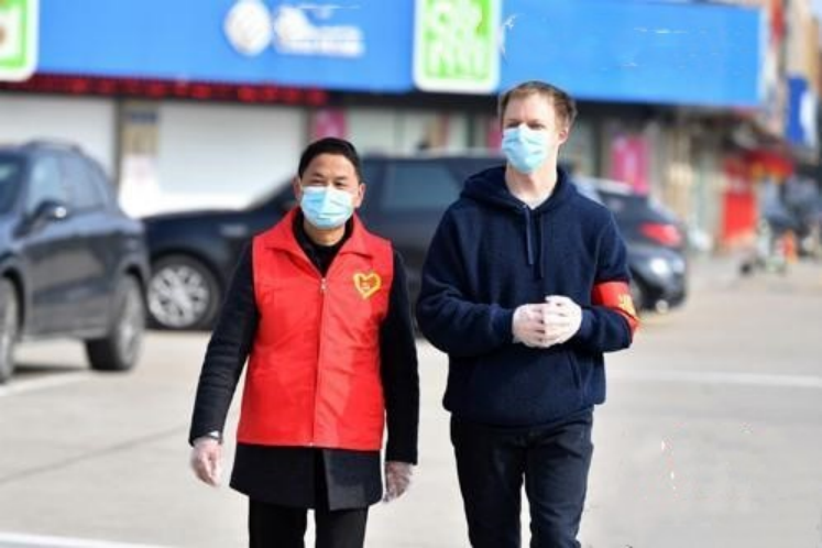 学习雷锋日--浙江省义乌市老外防疫反邪在行动692.png 学习雷锋日--浙江省义乌市老外防疫反邪在行动692.png