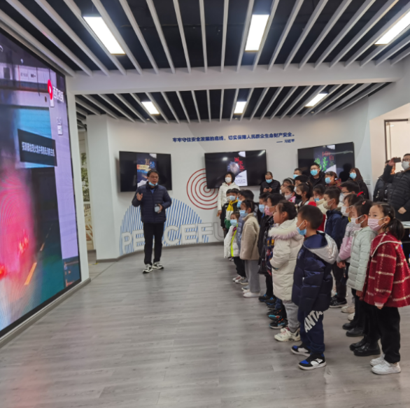 宁波市鄞州区明楼街道“反邪教志愿者”：反对邪教，我们在行动402.png