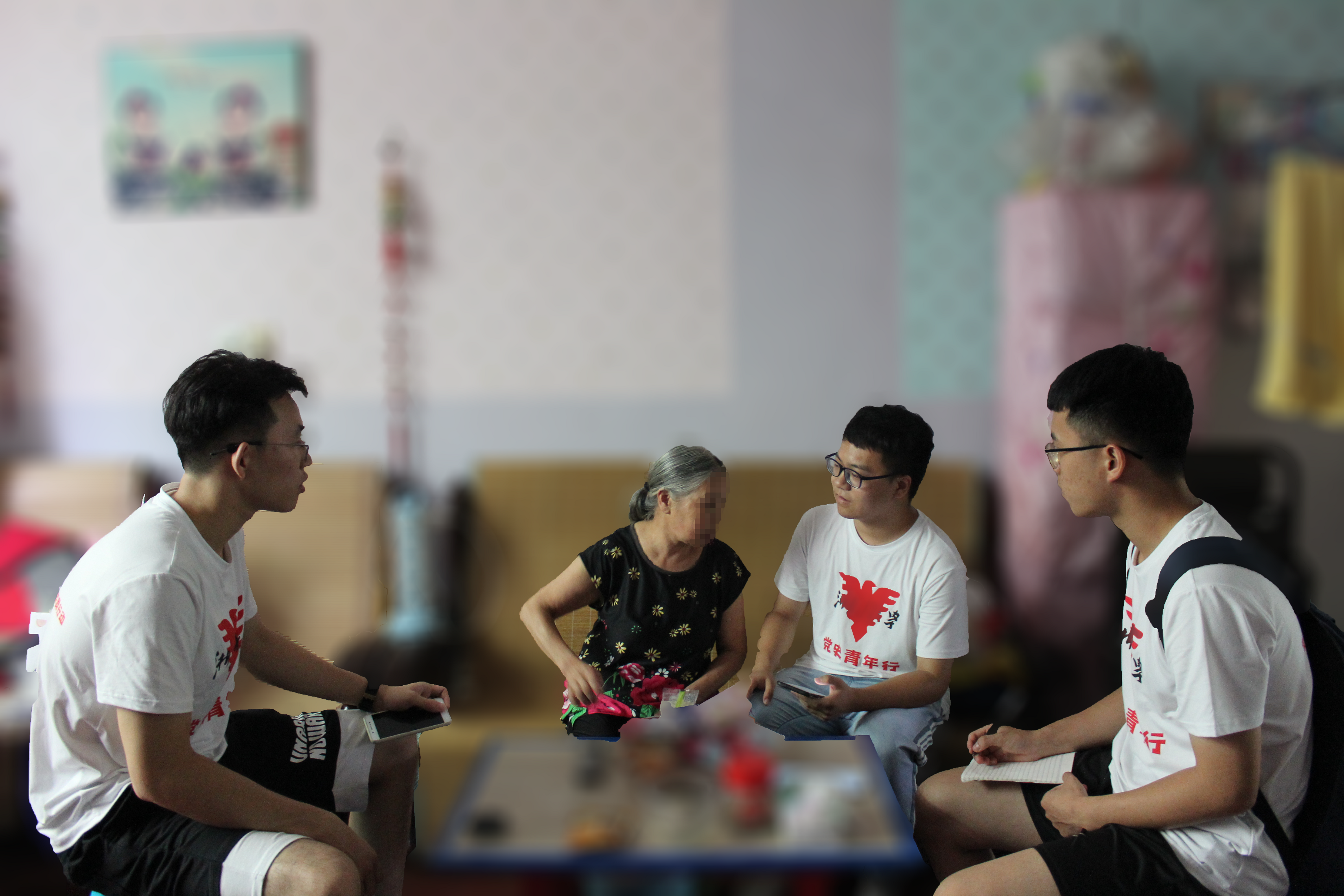 实践团成员采访邪教受害者.png
