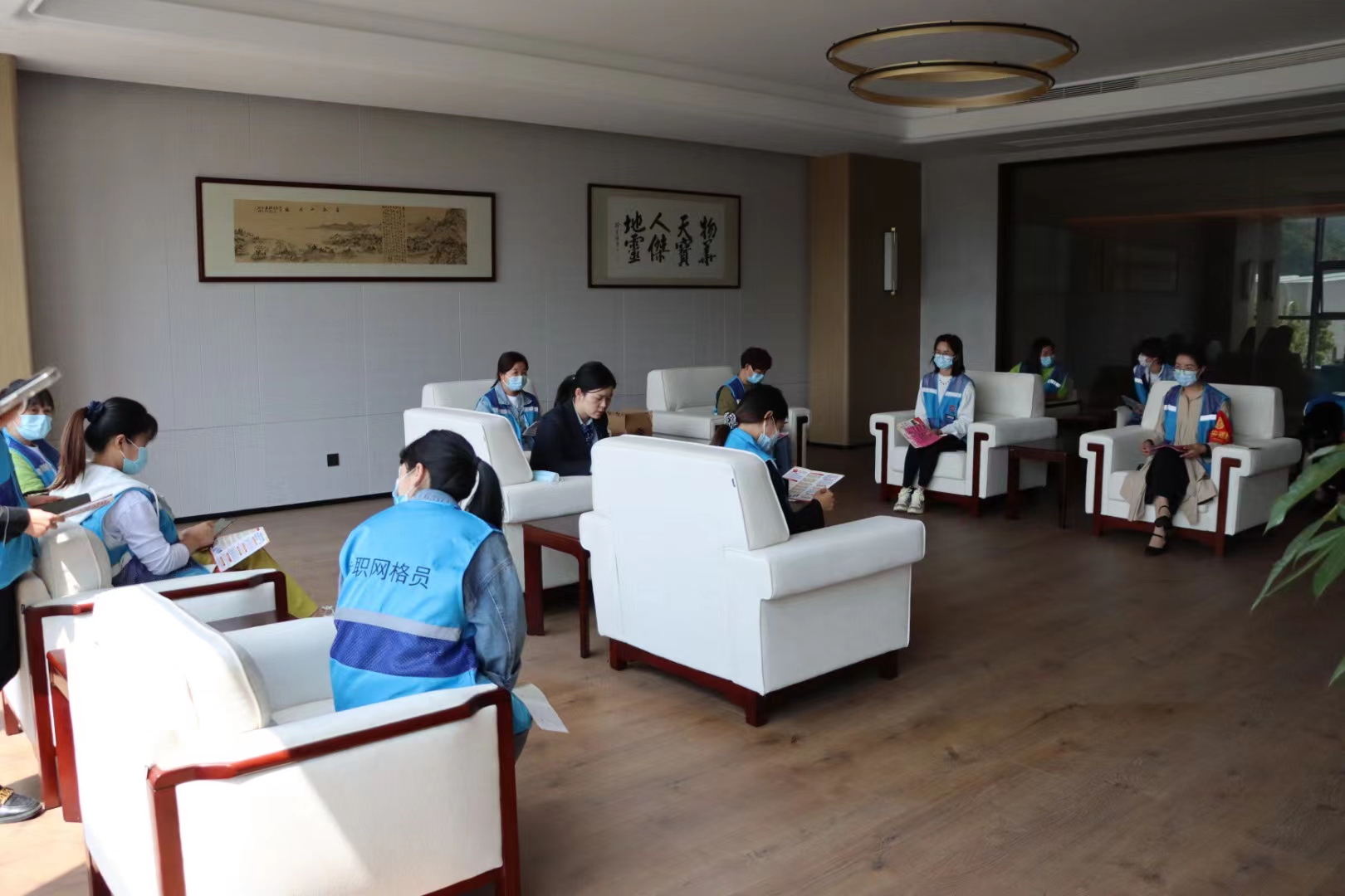 局部座谈.jpg 局部座谈.jpg