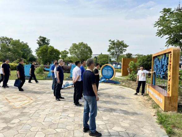 市委党校专题班赴关爱之家现场教学5.24620.png 市委党校专题班赴关爱之家现场教学5.24620.png