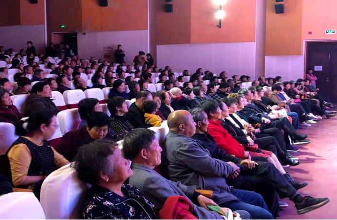 市防范邪教文艺巡演快车驶进崇明岛425.png