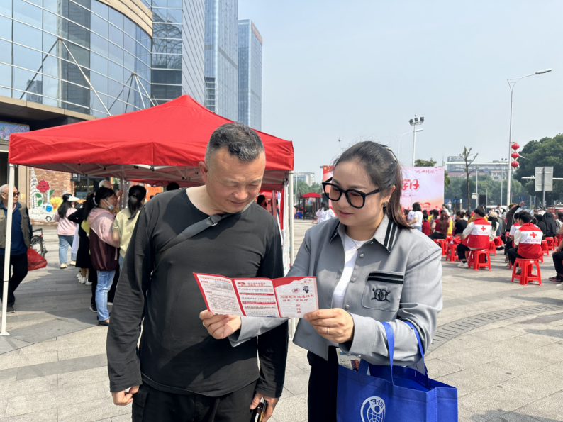 投稿+湖南省+建设路街道结合“世界红十字日”活动积极开展反邪教宣传活动900.png 投稿+湖南省+建设路街道结合“世界红十字日”活动积极开展反邪教宣传活动900.png