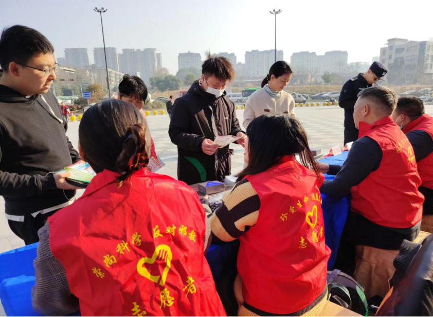 抵制邪教渗透筑牢反邪防线---浙江省永康市开展反邪教宣传进商场活动277.png