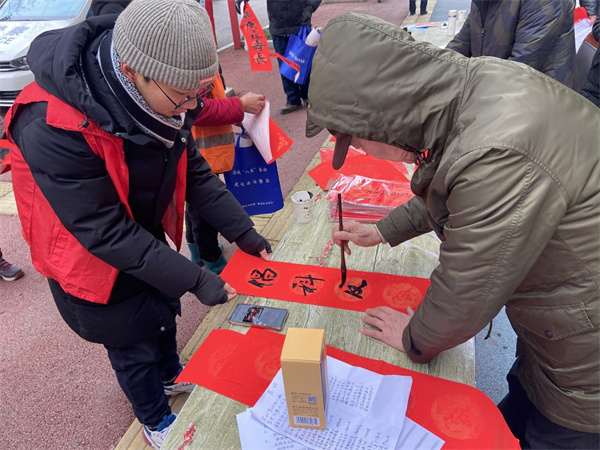 文艺志愿者书写反邪教春联2繁昌.jpg