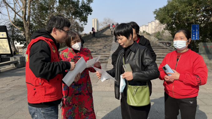 杭州市拱墅区各地掀起学雷锋见行动反邪教宣传热潮280.png