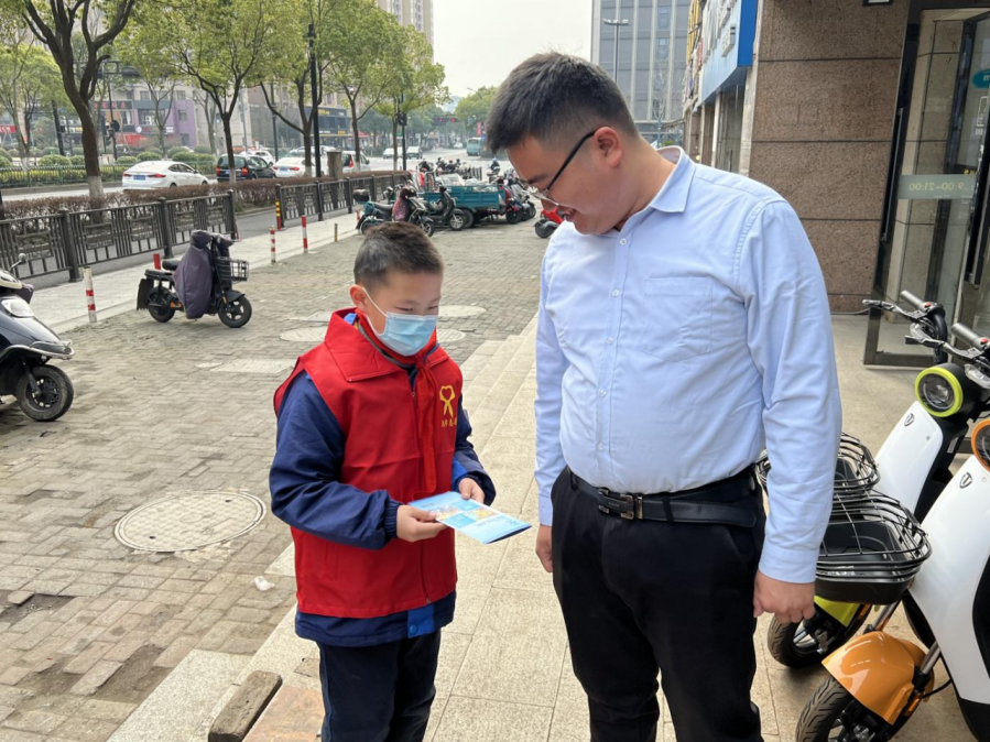 杭州市拱墅区各地掀起学雷锋见行动反邪教宣传热潮678.png