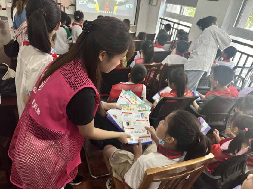 杭州市拱墅区石桥街道开展暑期系列反邪专题教育活动580.png