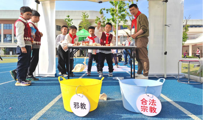 松阳县“反邪教流动馆”走进育英小学387.png