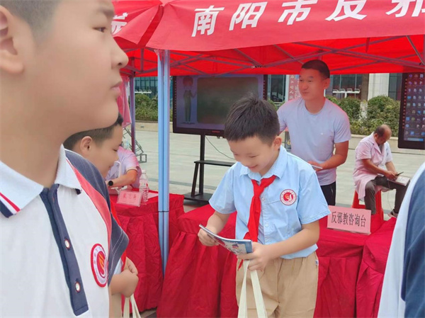河南南阳反邪教协会依托全国科普日图片2.jpg 河南南阳反邪教协会依托全国科普日图片2.jpg
