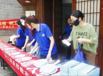 浙工贸反邪教小分队进温州青园社区102.png