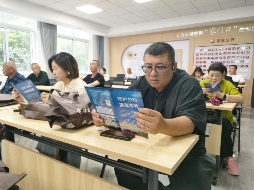 浙江丽水：反邪教宣传融入主题党日449.png