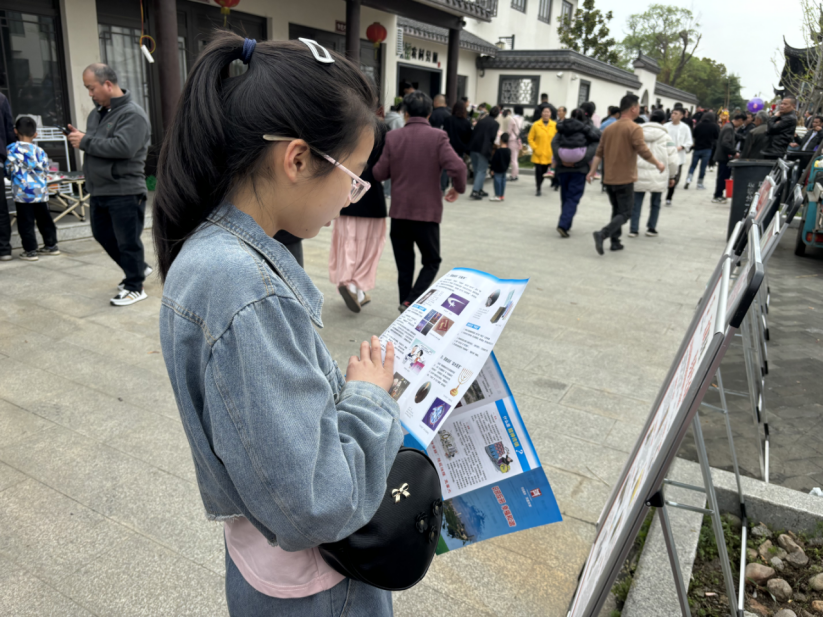 浙江嘉兴桐乡：别开生面！蚕花仙子宣反邪558.png
