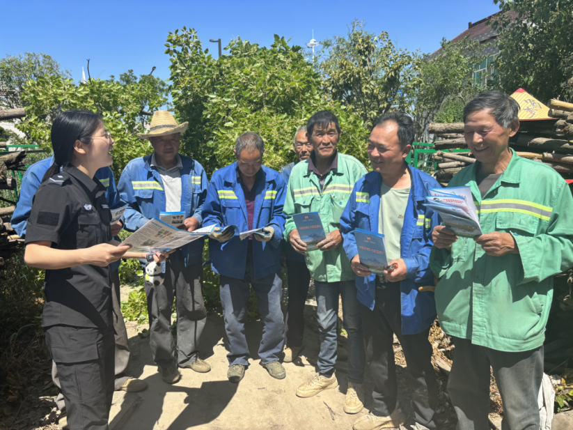 浙江嘉兴桐乡：致敬热浪劳动者，反邪宣传来“降温”267.png