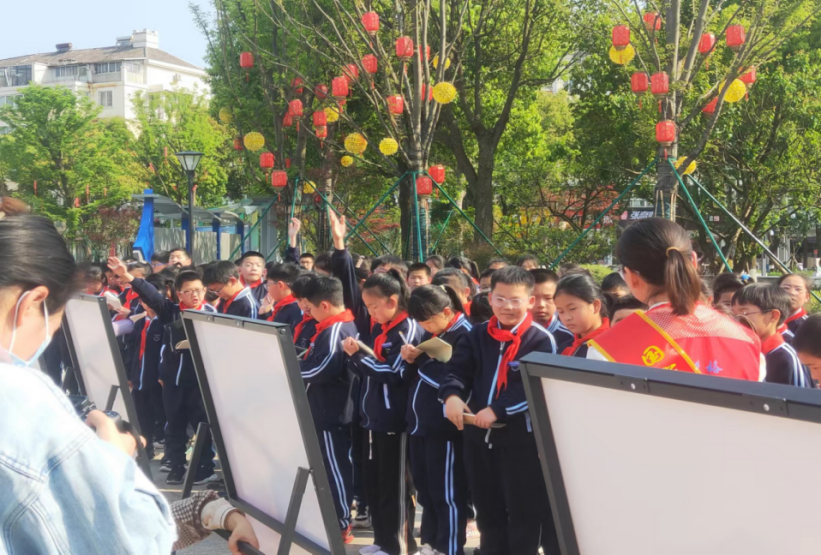 浙江宁波北仑：国家安全宣传日携手反邪宣传齐步765.png
