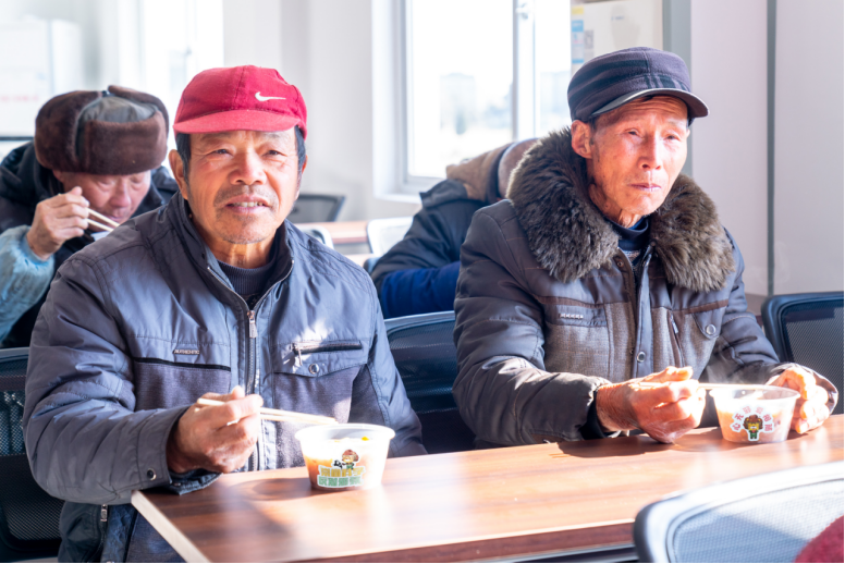 浙江平湖：情暖冬日，无邪腊八422.png