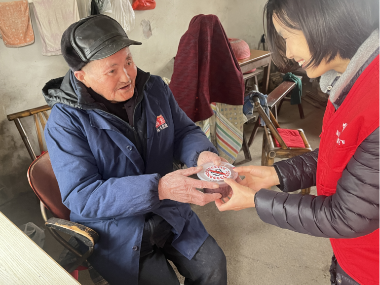 浙江平湖：情暖冬日，无邪腊八444.png