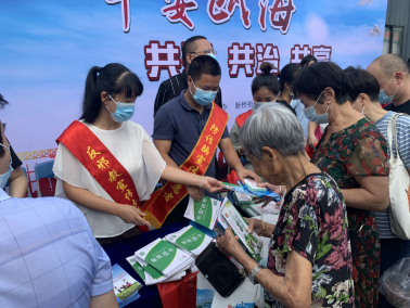 浙江温州瓯海区走街入户进企业开展反邪教知识宣传筑牢群众防线398.png