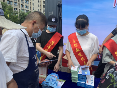浙江温州瓯海区走街入户进企业开展反邪教知识宣传筑牢群众防线399.png