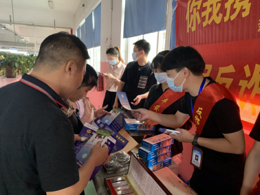 浙江温州瓯海区走街入户进企业开展反邪教知识宣传筑牢群众防线570.png
