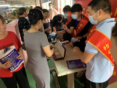 浙江温州瓯海区走街入户进企业开展反邪教知识宣传筑牢群众防线571.png