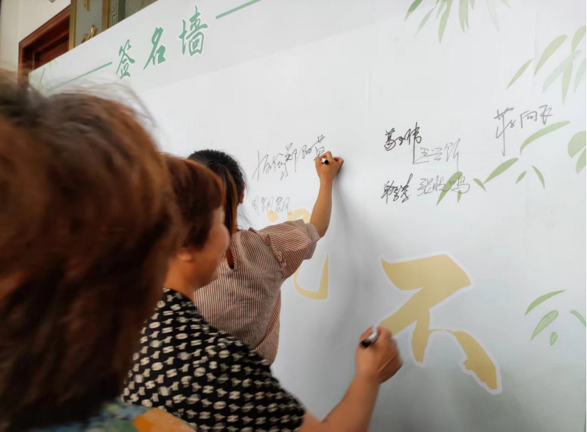 浙江省东阳市开展以反邪教警示教育宣扬正气反邪教知识入眼入脑入心为主题的宣传活动385.png 浙江省东阳市开展以反邪教警示教育宣扬正气反邪教知识入眼入脑入心为主题的宣传活动385.png