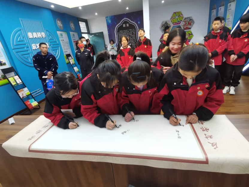 浙江省建德市李家镇：开学第一课，“四个一”校园反邪不停步593.png