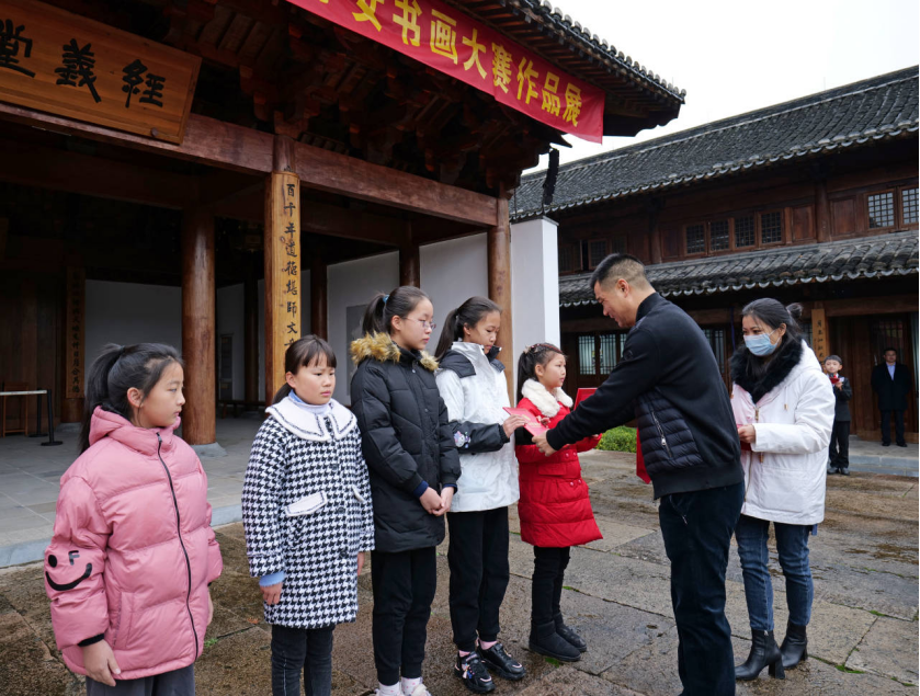 浙江省浦江县反邪教宣传融入首届农商杯新浦人子女书画颁奖并展览活动1574.png