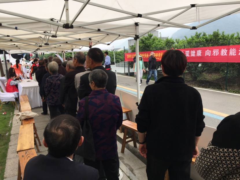 浙江黄岩借“橘花节健康回家”大型义诊公益活动开展反邪教宣传171.png 浙江黄岩借“橘花节健康回家”大型义诊公益活动开展反邪教宣传171.png