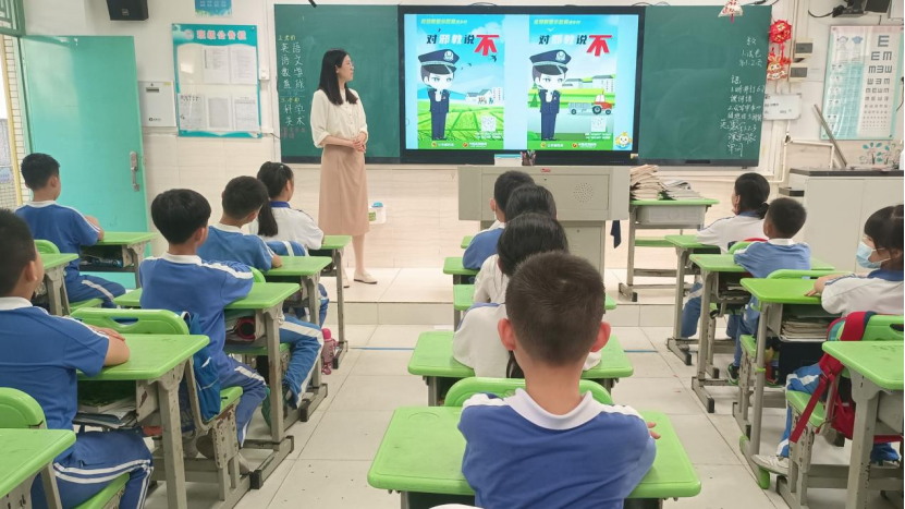 深圳龙岗：开展反邪知识小课堂，筑牢校园防护网740.png