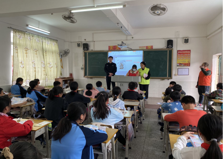清远在全市中小学开展反邪教宣传活动1062.png
