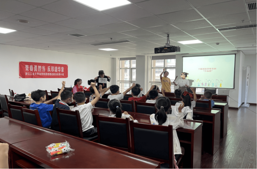 温州市龙湾区永中街道开展莫让邪教辣手摧“花”反邪教讲座警示宣传活动632.png