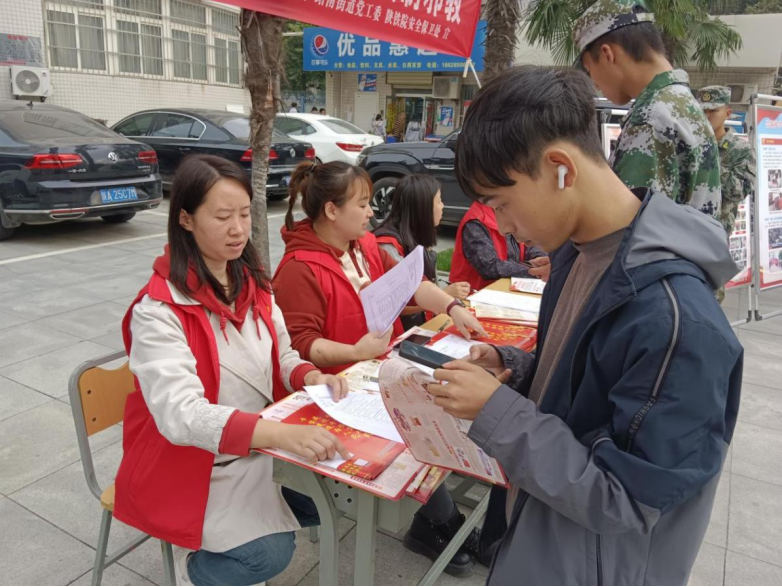 筑牢反邪防线共建平安校园陕西渭南临渭区反邪教宣传554.png 筑牢反邪防线共建平安校园陕西渭南临渭区反邪教宣传554.png