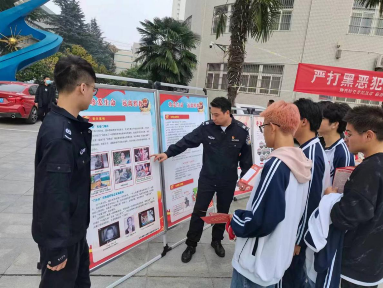 筑牢反邪防线共建平安校园陕西渭南临渭区反邪教宣传573.png 筑牢反邪防线共建平安校园陕西渭南临渭区反邪教宣传573.png
