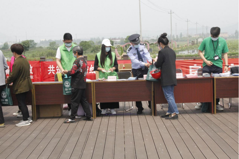 绍兴上虞区上浦镇开展“美好生活·与民同行”宣传活动318.png